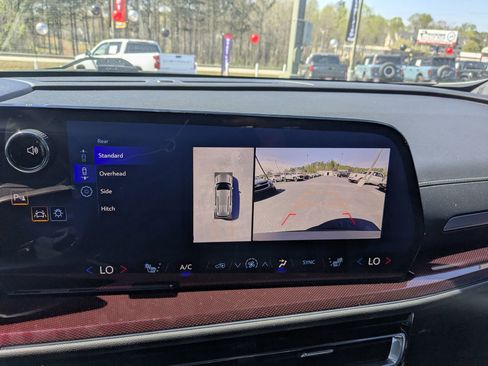 Used 2025 Chevrolet Traverse Z71 w/ Driver Confidence Package image 17