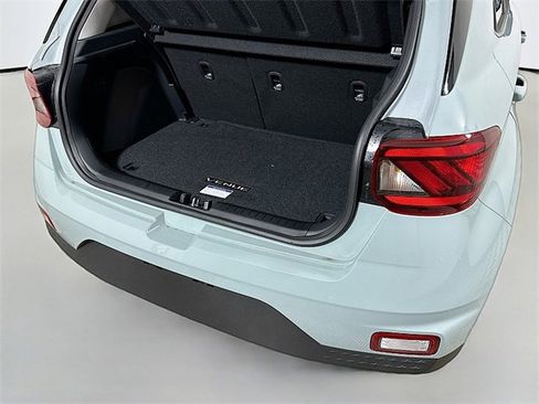Used 2025 Hyundai Venue SEL image 17