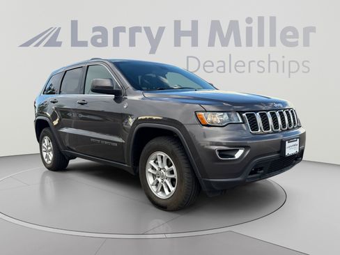 Used 2019 Jeep Grand Cherokee Laredo AWD/4WD image 8