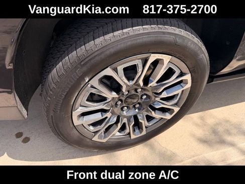 Used 2024 GMC Yukon XL Denali Ultimate image 10