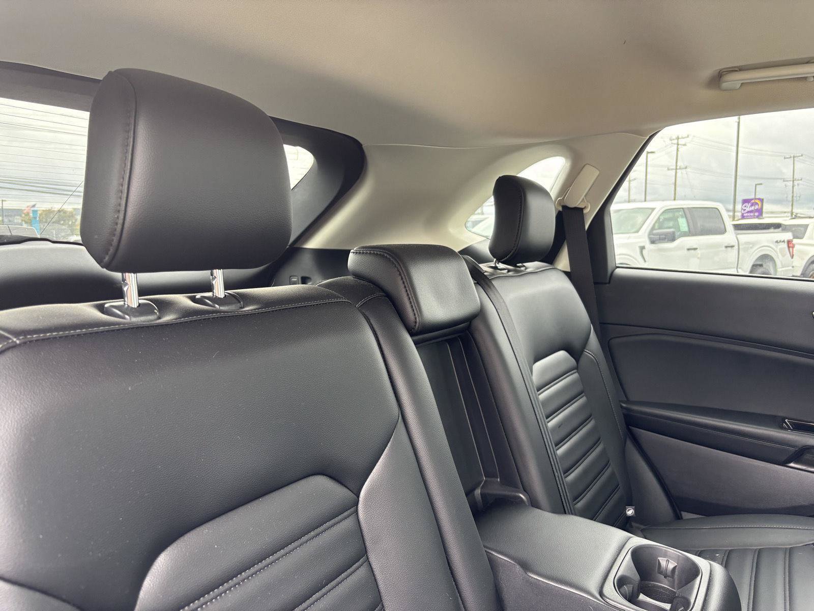 Used 2020 Ford Edge SEL w/ Cold Weather Package AWD/4WD image 19