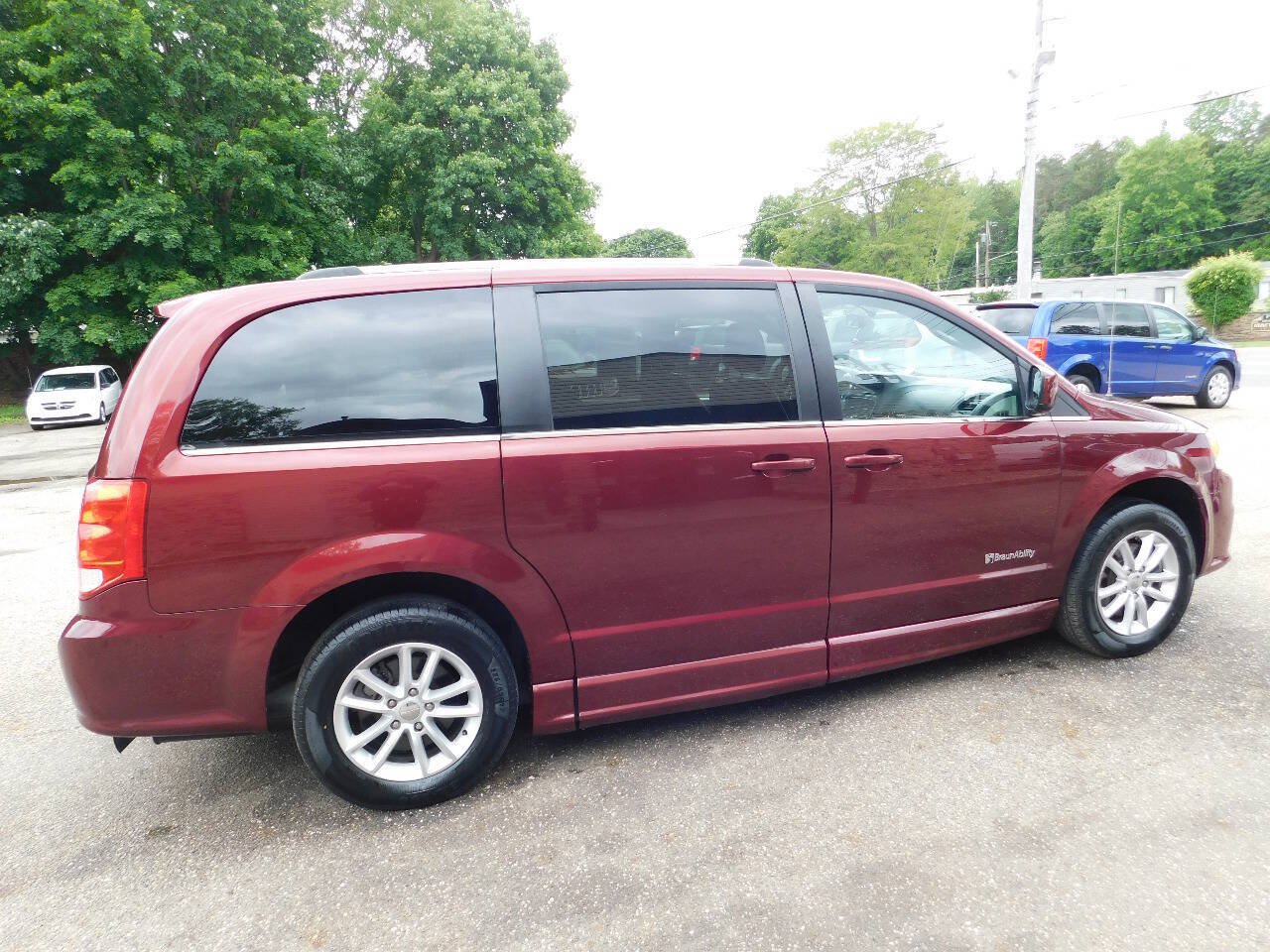 Used 2018 Dodge Grand Caravan SXT FWD image 17