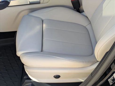 New 2026 Mercedes-Benz GLB 250 image 4