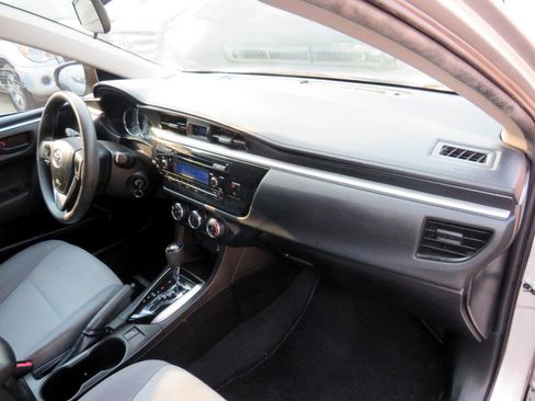 Used 2015 Toyota Corolla L image 25