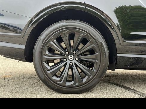 Used 2023 Bentley Bentayga Extended Wheelbase AWD/4WD image 11