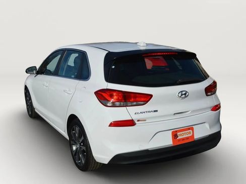 Used 2018 Hyundai Elantra GT FWD image 3