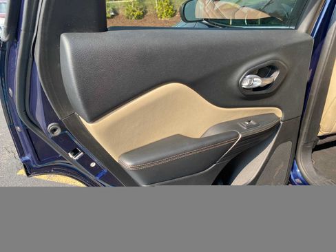 Used 2015 Jeep Cherokee Limited AWD/4WD image 32