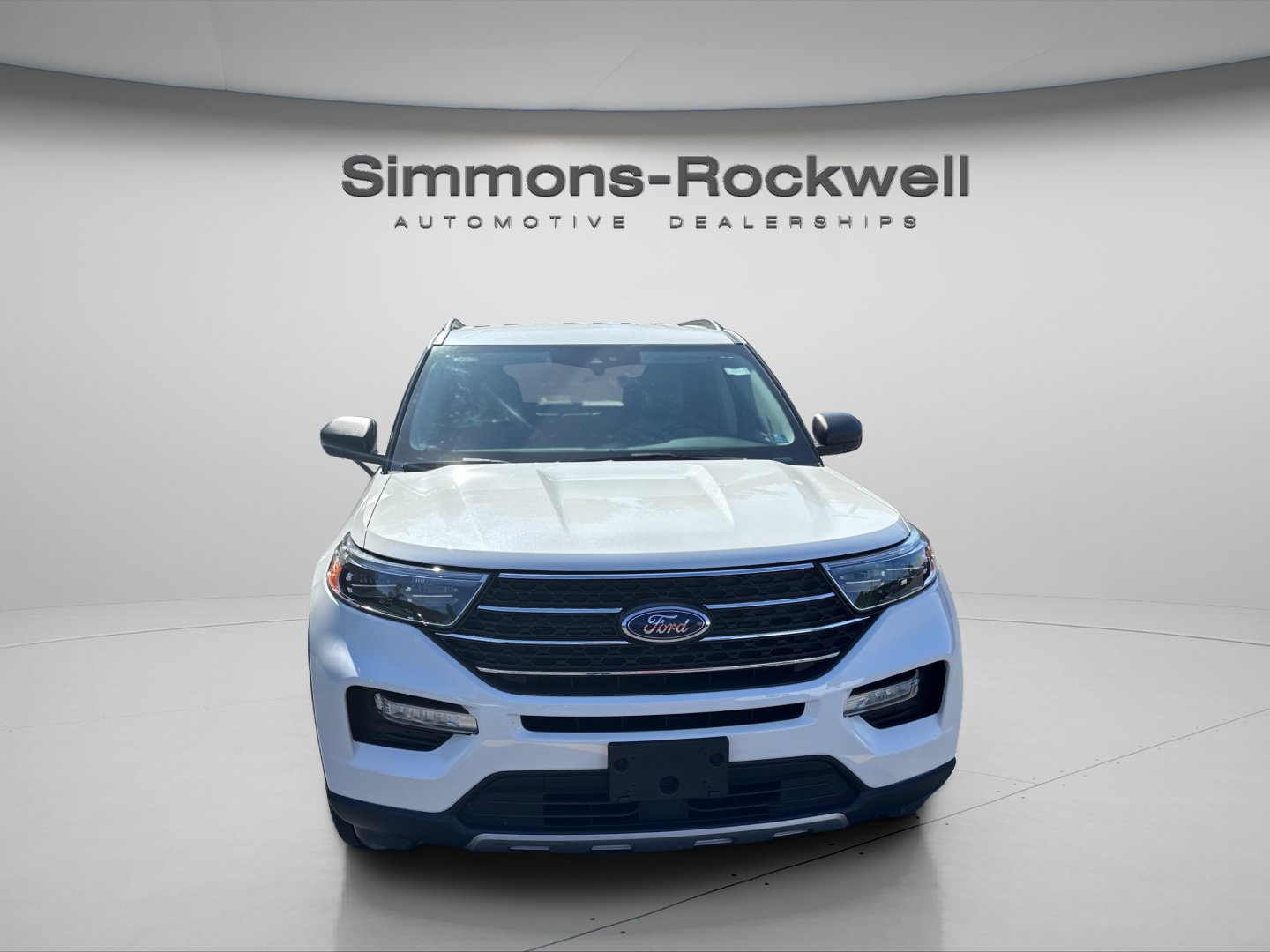 Used 2023 Ford Explorer XLT w/ Equipment Group 202A AWD/4WD image 8