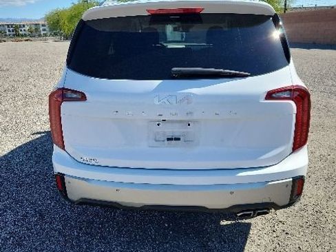 Used 2024 Kia Telluride S FWD image 7