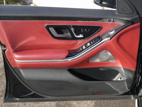 Used 2022 Mercedes-Benz S 580 4MATIC Sedan w/ AMG Line Package image 23