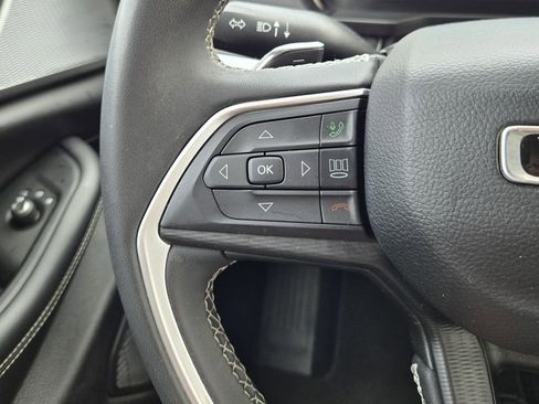 Used 2023 Jeep Grand Cherokee Laredo image 22