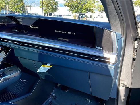 New 2026 Cadillac Escalade IQ Luxury 2 w/ LPO, Floor Liner Package AWD/4WD image 33