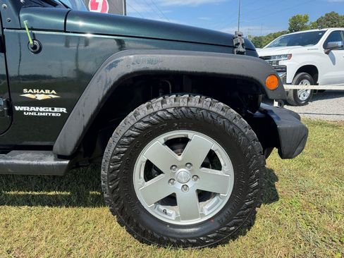 Used 2012 Jeep Wrangler Unlimited Sahara w/ Connectivity Group AWD/4WD image 8