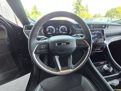 Used 2024 Jeep Grand Cherokee L Altitude AWD/4WD image 23