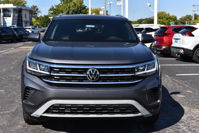 Certified 2023 Volkswagen Atlas Cross Sport SE w/ Panoramic Sunroof Package AWD/4WD image 4