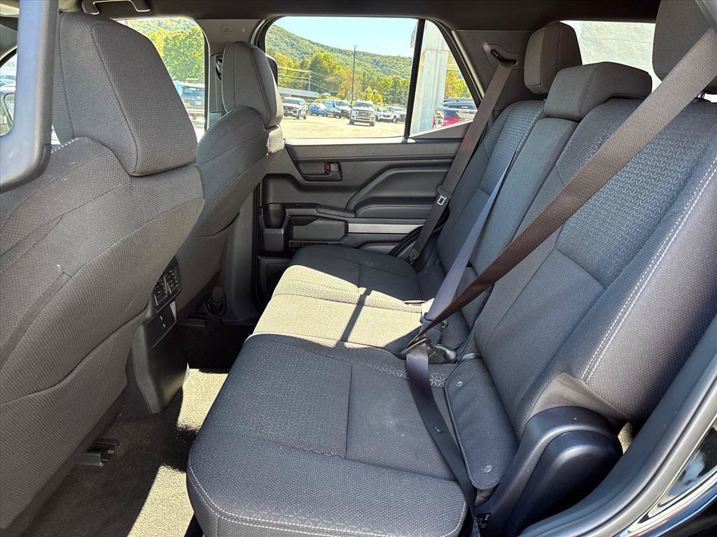 Used 2025 Toyota 4Runner SR5 AWD/4WD image 10
