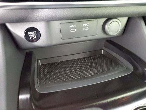 Used 2025 Nissan Rogue SV FWD image 19