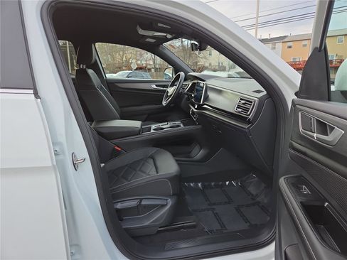 Certified 2024 Volkswagen Atlas Cross Sport SE image 25