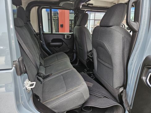 Used 2024 Jeep Gladiator Sport AWD/4WD image 19