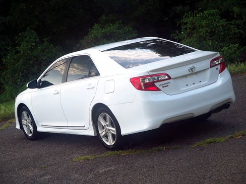 Used 2013 Toyota Camry SE FWD image 24