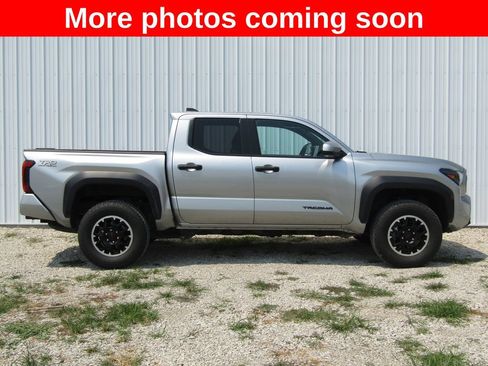Used 2025 Toyota Tacoma TRD Off-Road AWD/4WD image 2