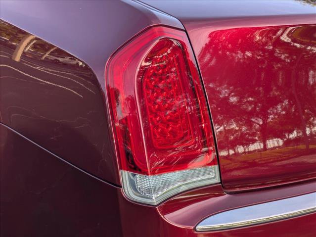 Used 2019 Chrysler 300 Limited RWD image 12