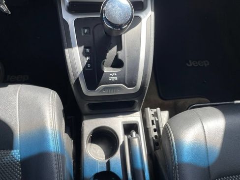 Used 2016 Jeep Compass Latitude FWD image 12