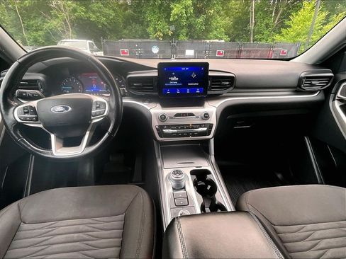 Used 2021 Ford Explorer XLT AWD/4WD image 16