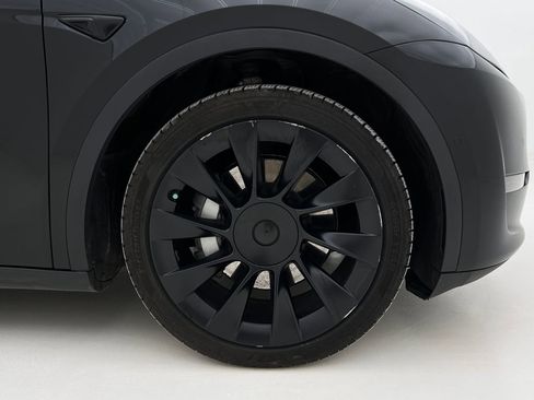 Used 2021 Tesla Model Y Long Range image 30