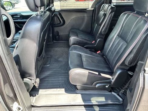Used 2017 Dodge Grand Caravan GT FWD image 12