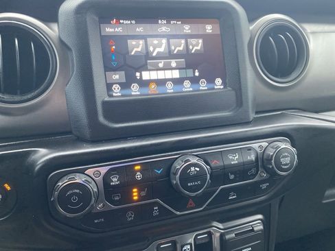 Used 2022 Jeep Gladiator Willys image 14