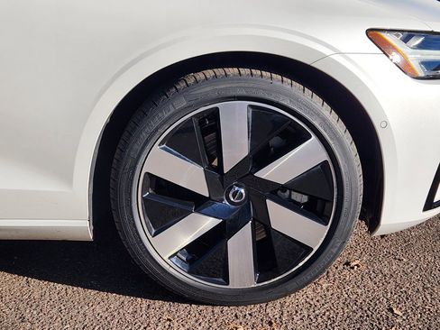 Used 2025 Volvo S60 T8 Plus image 29