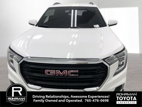 Used 2024 GMC Terrain SLE w/ Driver Convenience Package FWD image 10