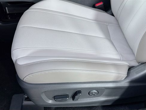 New 2026 INFINITI QX60 Luxe w/ Family Package image 25