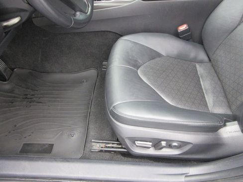 Used 2021 Toyota Camry XSE image 19