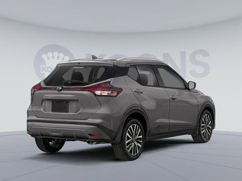 Used 2023 Nissan Kicks SV FWD image 2