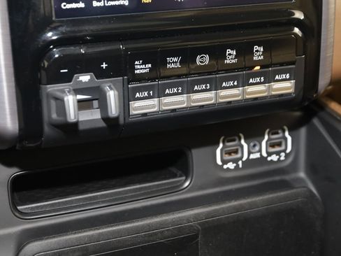 Used 2020 RAM 3500 Limited image 33