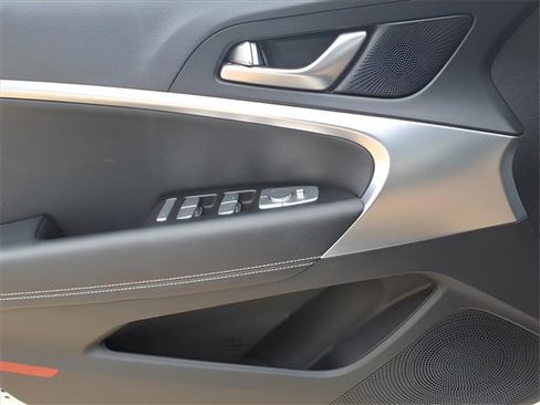 Used 2025 Genesis G70 2.5T image 14