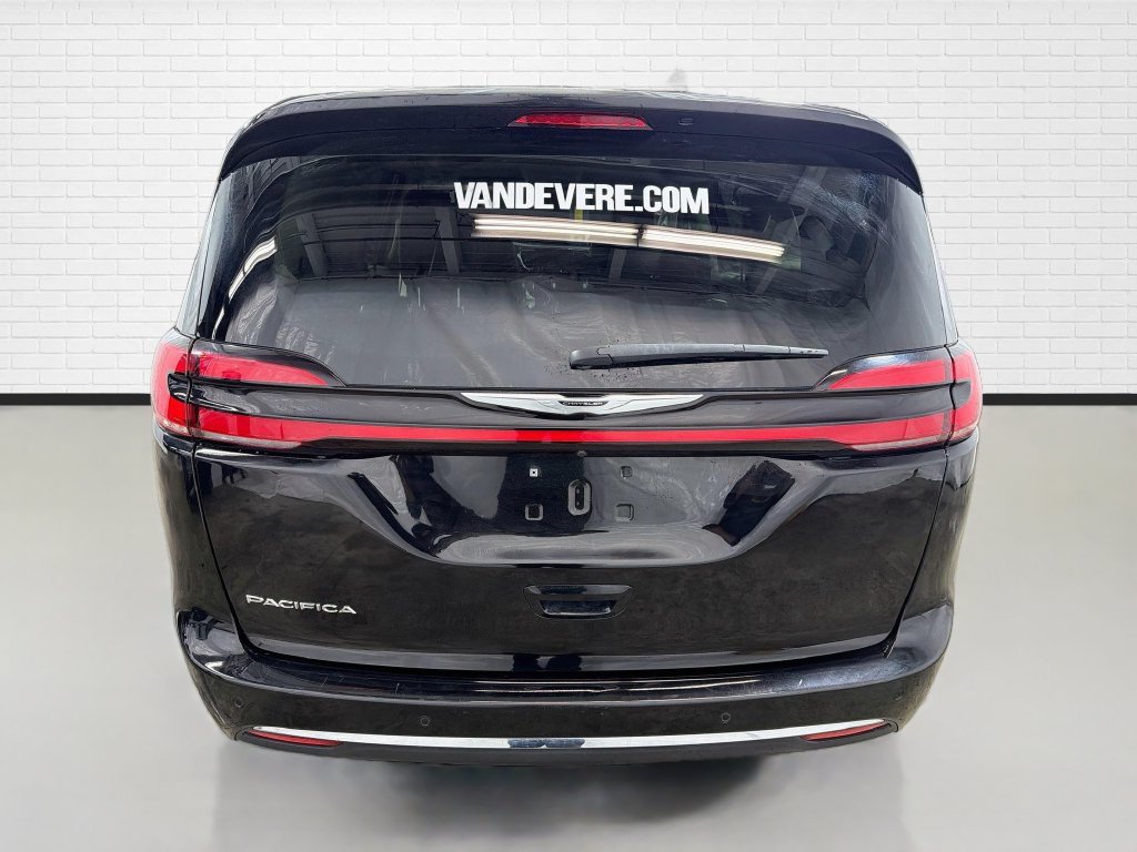 Used 2024 Chrysler Pacifica Touring-L FWD image 8