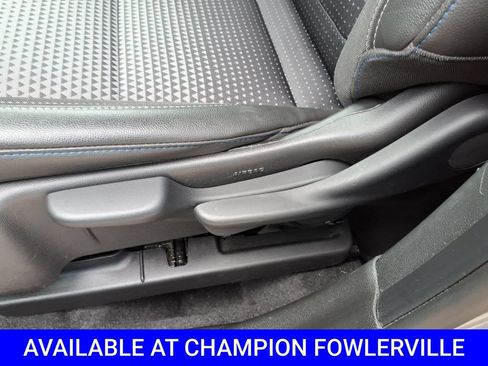 Used 2025 Chevrolet Trax LT FWD image 18