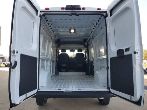 Used 2025 RAM ProMaster 2500 w/ Convenience Group image 21
