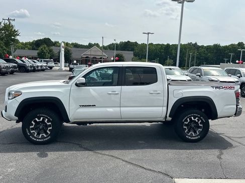 Used 2020 Toyota Tacoma TRD Off-Road AWD/4WD image 6