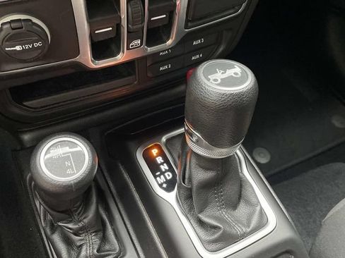 Used 2018 Jeep Wrangler Unlimited Sport S AWD/4WD image 34