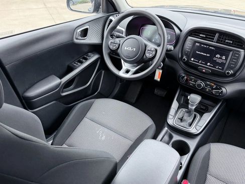 Used 2024 Kia Soul LX w/ Option Group 015 image 10