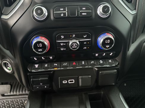 Used 2022 GMC Sierra 2500 AT4 w/ AT4 Premium Plus Package AWD/4WD image 13