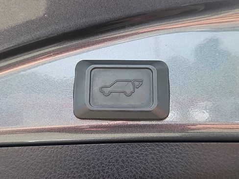 Used 2016 Toyota RAV4 XLE w/ Convenience Package AWD/4WD image 19