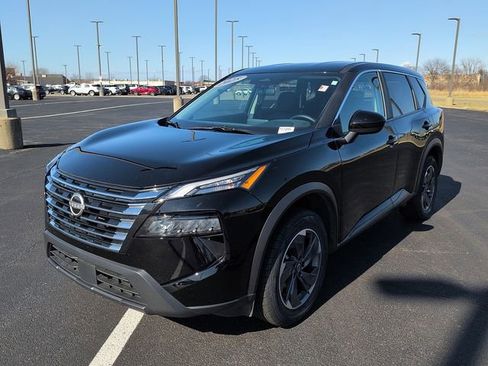 Used 2025 Nissan Rogue SV image 3