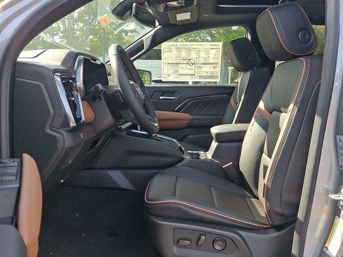 Used 2026 GMC Canyon AT4 w/ Technology Plus Package AWD/4WD image 9