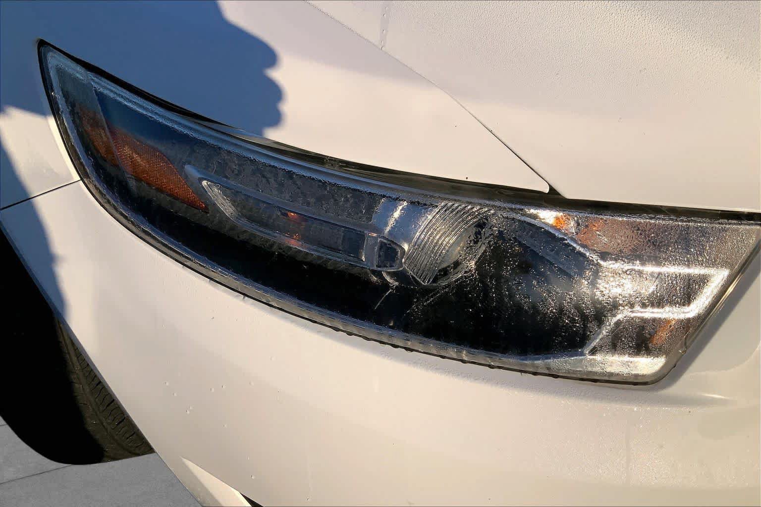 Used 2017 Ford Taurus SE FWD image 25