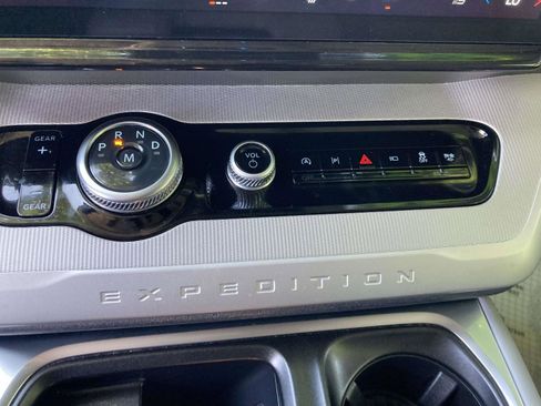 Used 2025 Ford Expedition Active RWD image 26